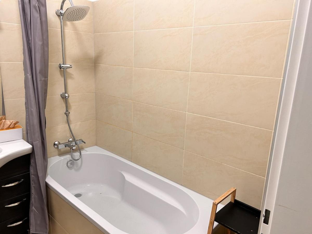Spacious Central 4-Room Suite For 6 - Near Subway Vienne Extérieur photo